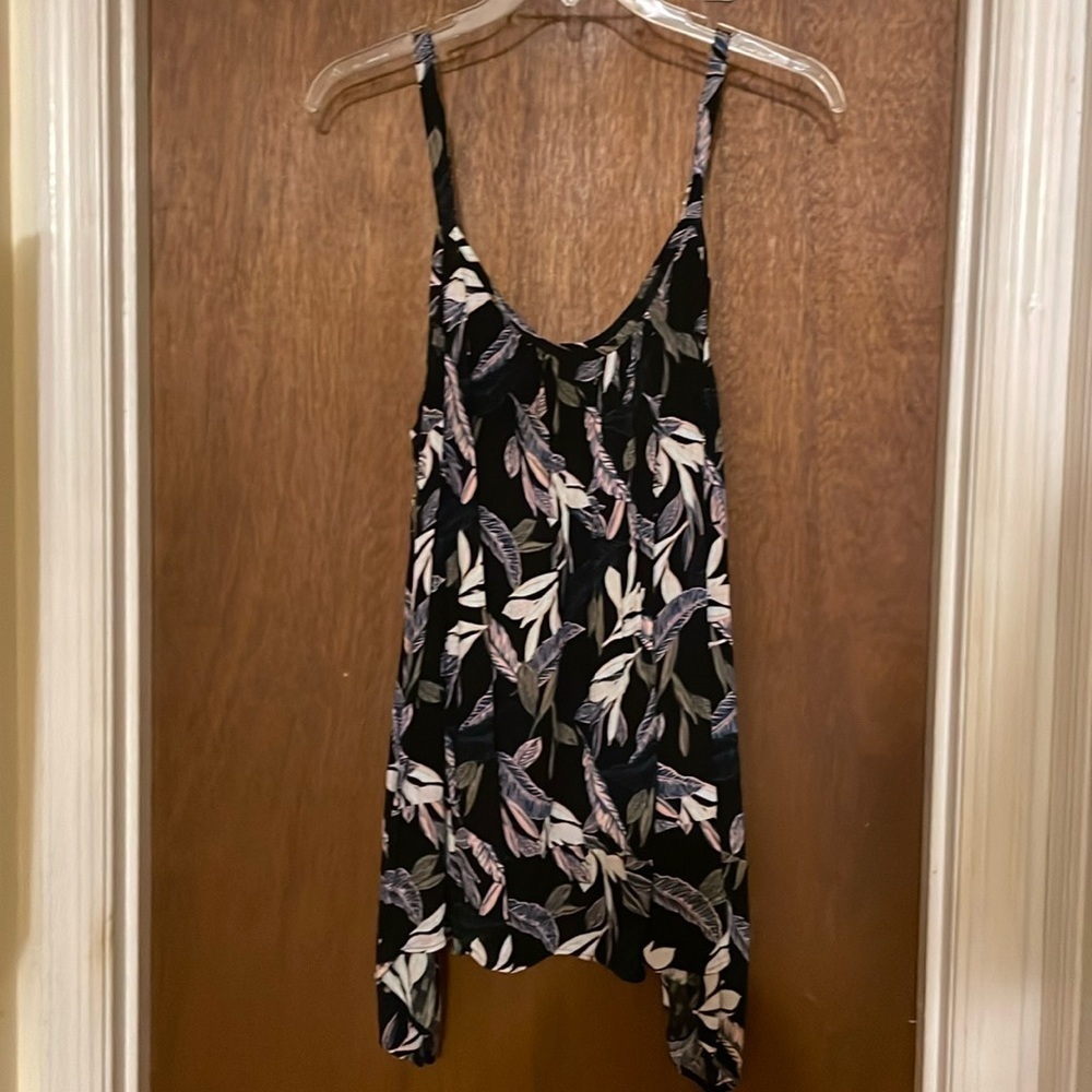 Torrid NWT shark bite tank top​​​